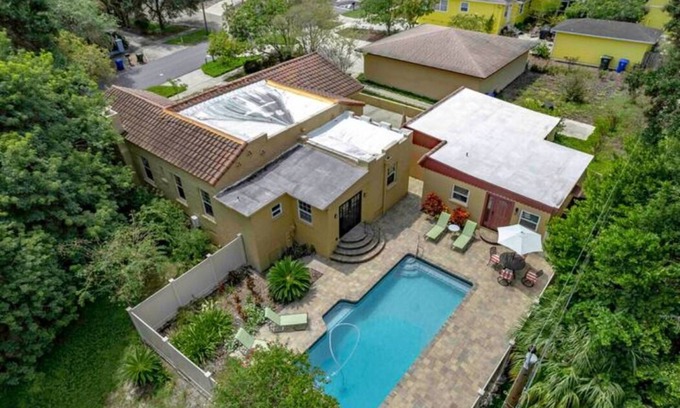 Lakeland House | 2x Properties + Pool + Pet Friendly