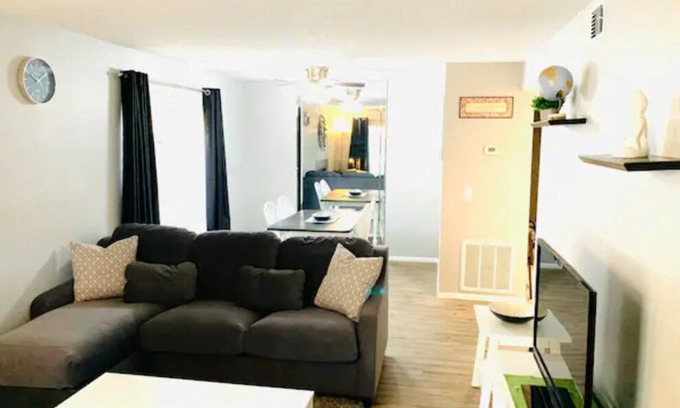 University House | 2x2 Condo minutes from USF, Advent Health, Busch Gardens, Adventure Island,Golf!