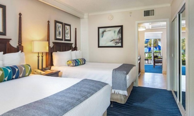 Brightwater Hotel | 2xTropical View Villa w/Balcony 2 Queen Beds Room at Island Grand at TradeWinds