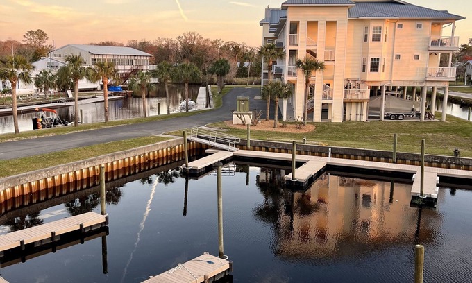 Levy County Condo | 3/2 clean and spacious condo in Suwannee, FL