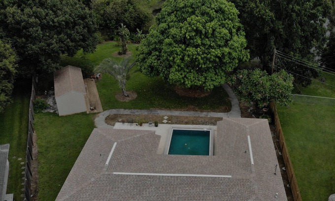 Meadowlawn House | 3/2 house with pool & pond in the backyard (73rd Ave)
