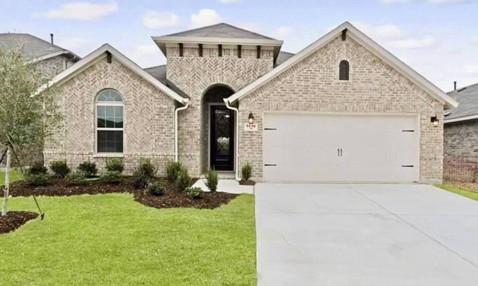 Fort Worth House | 3/2 | Short Drive to Stockyards| Patio | BBQ grill