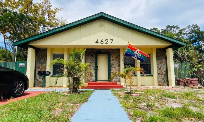 Disston Heights House | 3/2 Single Family Home - 15 Min to DTSP or Beaches