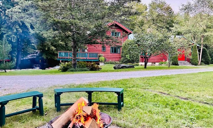 Manchester Center Ski Chalet | 3/3 Chalet on 1 Acre - Manchester/Stratton/VSF