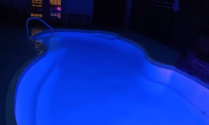Crystal River House | 3/3 fits 12 people easily! Pool, jacuzzi, kid games and more!