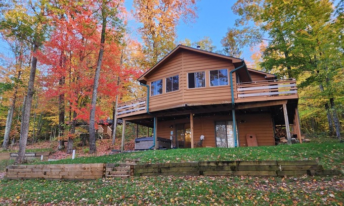 Hayward Ski Chalet | 3/4N discount Sun-Th Sep+Oct-Hot Tub, 2 Kings