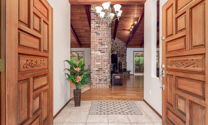 Happy Valley House | 3 Acre Private Oasis Retreat in City! Events Availn