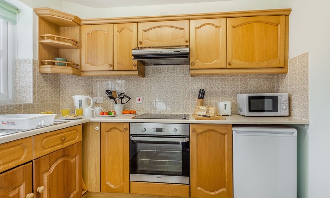 Deganwy Cottage | 3 ALL SAINTS AVENUE, family friendly, with a garden in Deganwy