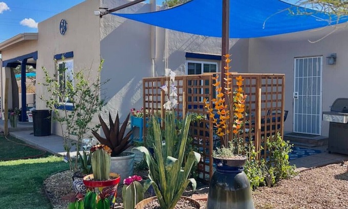 Las Cruces Apartment | 3 bd/Full kitchen/fenced yard near Field of Dreams