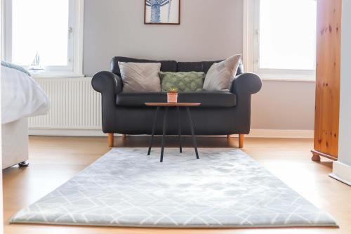 Woodhorn House | 3 BDR Entire Home Sleeps Up to 5 Contractors & Families Long or Short Stay Free WiFi & Parking