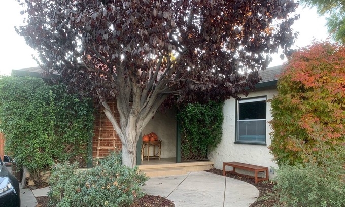 San Jose House | 3 bdrm, 2 Bath, Close to SJC, Pool, Hot Tub & Sauna