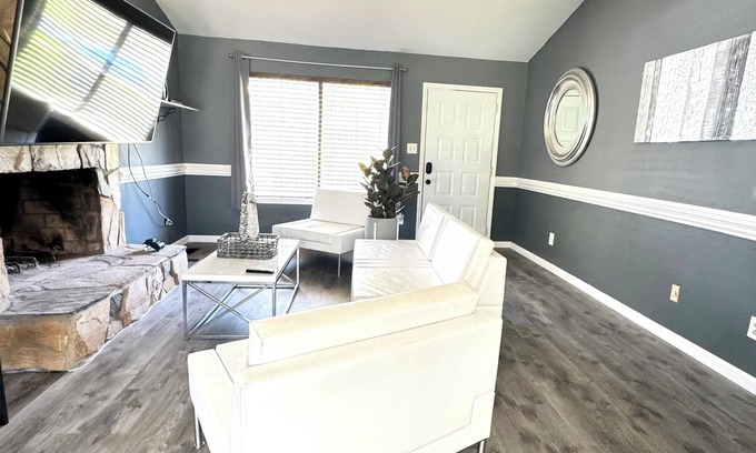 Charlotte House | 3 Bdrm 2 Full Bath 15 mins from Uptown
