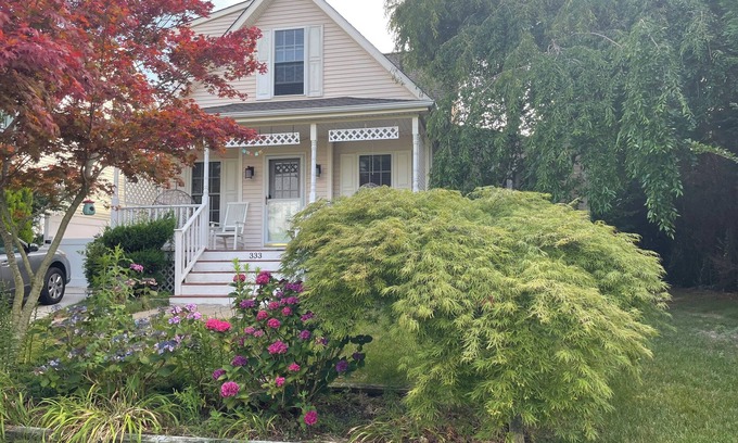 West Cape May House | 3 bdrm home with lots of space, 15 min walk through Nature Conservancy to beach
