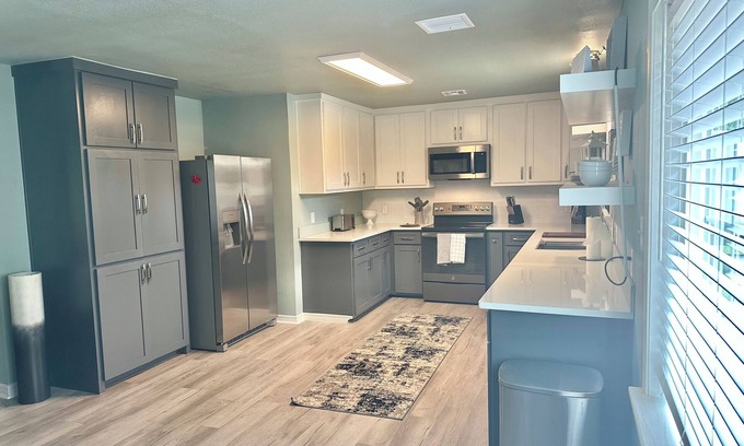 Kingston House | 3-bdrm house close to Catfish Bay, Westbay Casino & walking distance to the lake