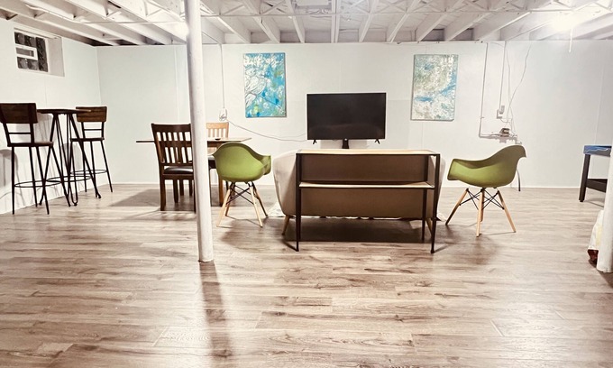 Cleveland House | 3 Bdrm, Sleeps 7, Pack n Play, Big TVs, Wifi