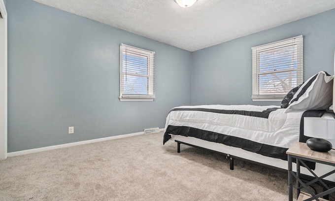 North Central Omaha House | 3 bds 1.5Ba