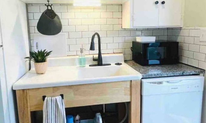 Greensboro House | 3 bed 1 bath near Revolution Mill/Cone Hospital