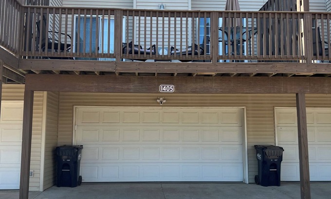 Weber House | 3 Bed, 2.5 Bath Large 3 Level Condo West Side Iowa City