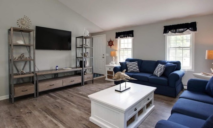Teaticket House | 3 Bed 2 Bath - Fully Renovated SS Granite kitchen walk to beach Falmouth heights