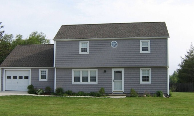 Eastward Look House | 3 bed/2 bath home, walk to the beach! Aug 2-9 week available!