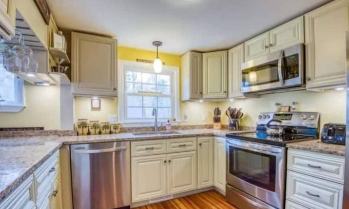 Moultonborough House | 3 bed /2 bath lake Winnipesaukee Private Beach access