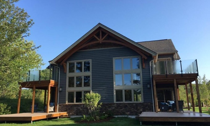Port Carling Villa | 3 + bed 2 bath Villa on Lake Muskoka