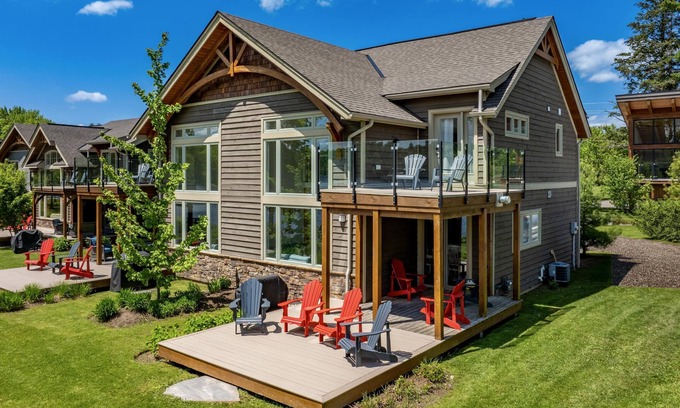 Port Carling Villa | 3 + bed 2 bath Villa on Lake Muskoka