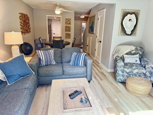 Beach Lagoon House | 3 bed 2bath just steps to Coligny Plaza & Beach