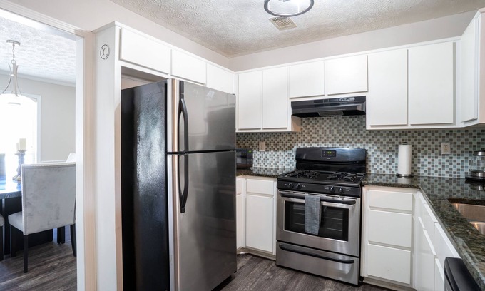 Loganville House | 3 bed/bath Loganville manor