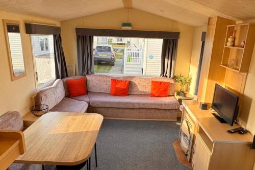Rhyl Ski Chalet | 3 Bed Caravan 8 Berth Pet Friendly Parking