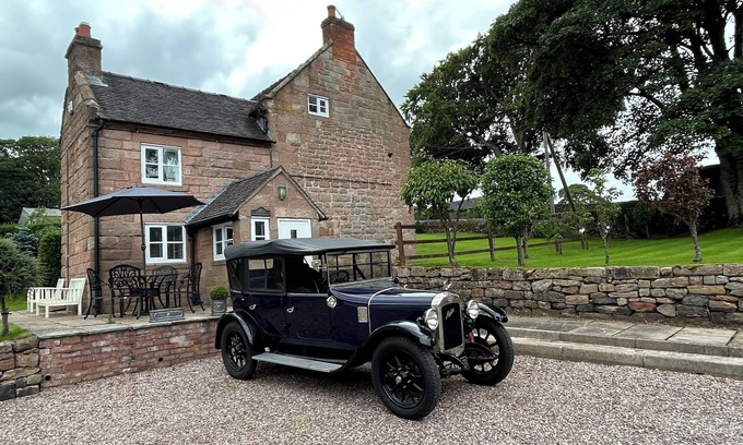 Cauldon Low Other | 3 Bed Character Farm Cottage Alton Towers Polar Bears Peak District