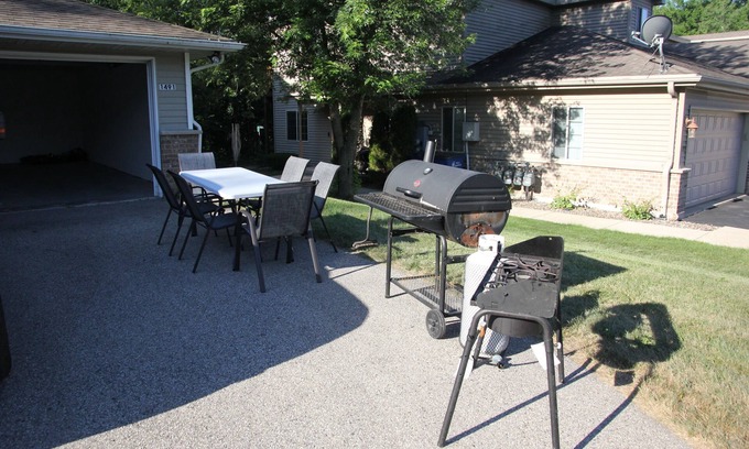 Suamico Condo | 3 bed condo