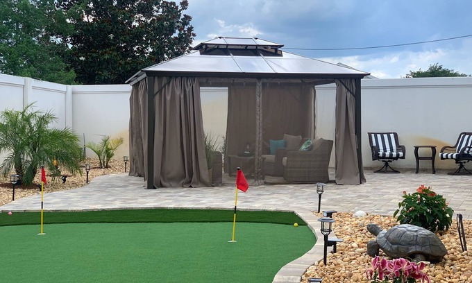 Sabal Chase Villa | 3 bed Courtyard Villa, Private Putting Green, Sumter Landing, 2 gas golf carts.