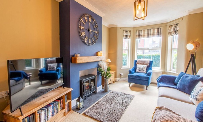 Lowestoft House | 3 bed Edwardian holiday home 150 yards to Pakefield’s golden beach
