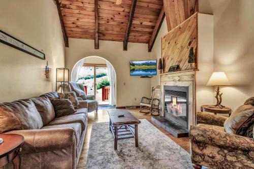 Ellicottville House | 3-Bed Family Townhouse with Scenic Views & Patio