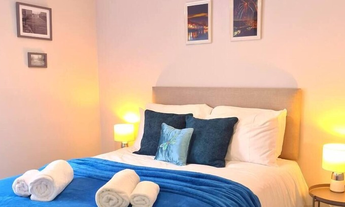 Rhondda House | 3 bed home with garden, valley views, nr Cardif