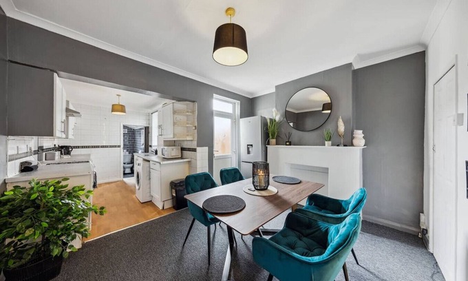 Gillingham House | 3-Bed Home with Easy Access to Medway Hospital