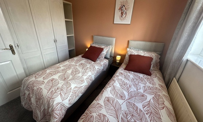 Stoke-on-Trent House | 3 Bed House | Contractors | Relocators
