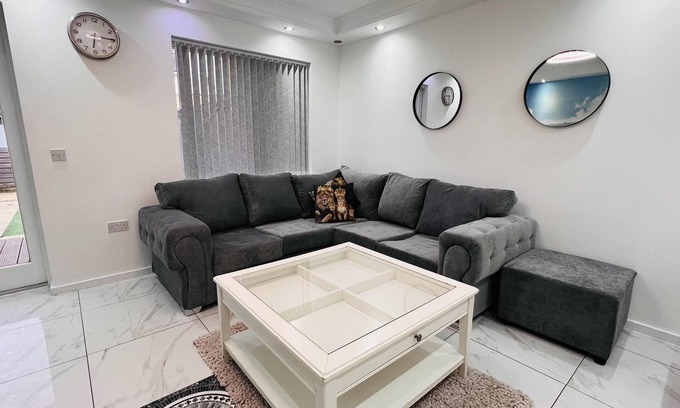 Yeading House | 3-Bed House in Northolt