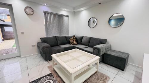 Yeading House | 3-Bed House in Northolt
