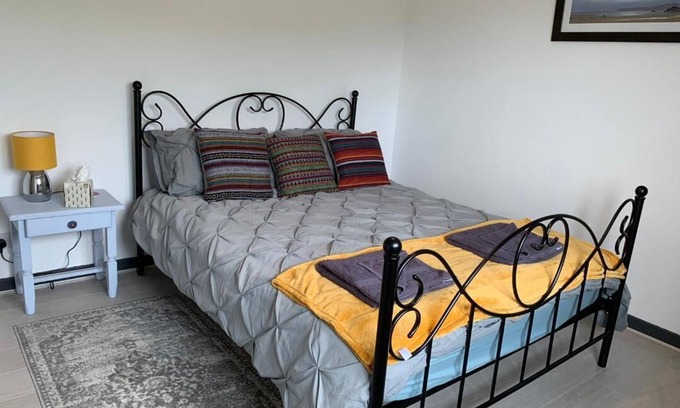 Badcall House | 3 Bed House - Sleeps 5 - Pets - Parking - Wifi