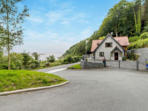 Aberdovey House | 3 Bed in Aberdovey DY032