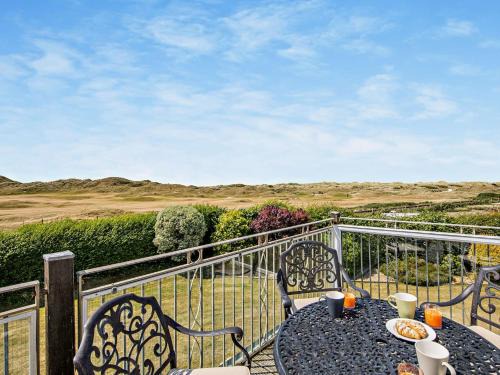 Aberdovey House | 3 Bed in Aberdovey DY036