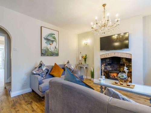 Amble House | 3 Bed in Amble 83995