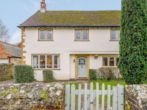 Cerne Abbas House | 3 Bed in Cerne Abbas 74803