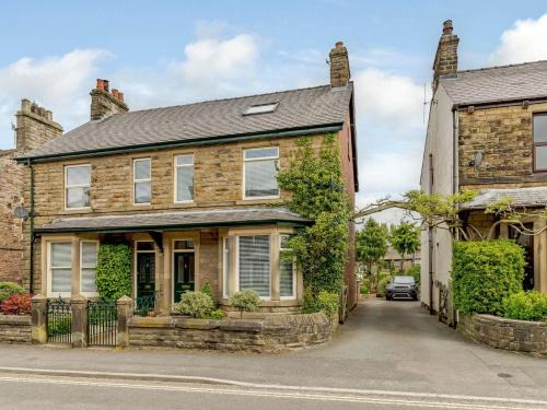Chapel en le Frith House | 3 Bed in Chapel-En-Le-Frith 88180