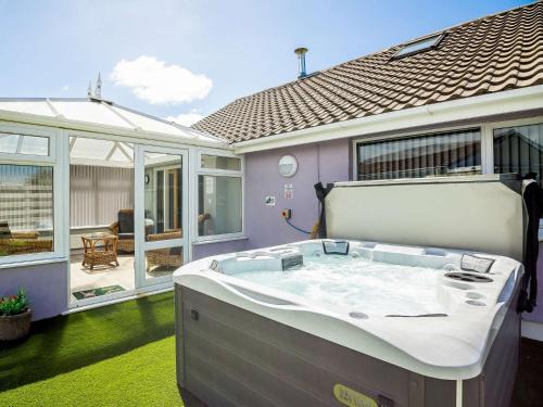 Fairbourne House | 3 Bed in Fairbourne 86841