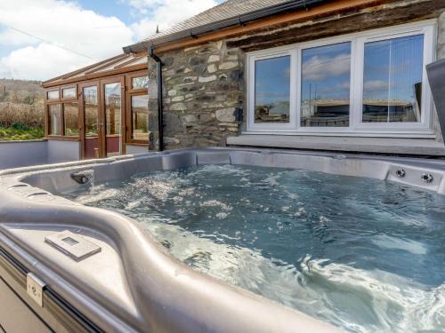 Lampeter House | 3 Bed in Lampeter 86506