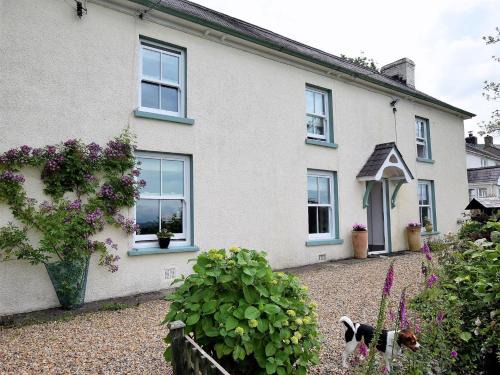 Llandovery House | 3 Bed in Llandovery 76381