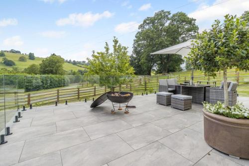 Llanfyllin House | 3 Bed in Llanfyllin oc-i32566